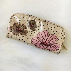 3/$15! Victoria’s Secret makeup clutch